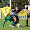 Nicht gerade ein ansehnliches Spiel war das innerstädtische Derby des TSV Friedberg beim FC Stätzling – unter anderem mit dem Zweikampf von Ibrahim Yildirim (schwarz-weiß) und Franz Losert. 