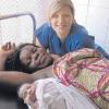 Kerstin Hanauer hilft Müttern und Babys in Afrika