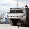Das Kreuzfahrtschiff "Queen Elizabeth" liegt am Sonntag (15.07.2012) in Hamburg am Kreuzfahrtterminal Altona. Der ADAC hat  Luxusliner wie diese getestet. (SYMBOLBILD)