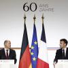 Bundeskanzler Olaf Scholz nimmt neben Emmanuel Macron an der Pressekonferenz nach dem Deutsch-Französischen Ministerrat anlässlich des 60. Jubiläums des Élysée-Vertrags teil.