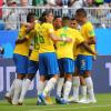 Die brasilianische Mannschaft bejubelt gemeinsam das Tor zum 1:0.