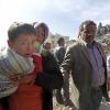 Nach dem verheerenden Erdbeben in der Türkei werden noch immer Menschen in den Trümmern vermutet. Bewohnern der zerstörten Stadt Ercis steht das Entsetzen ins Gesicht geschrieben.