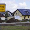 Die Grundstücke „An den Holleräckern“ in Merching wurden alle in kurzer Zeit verkauft – die Bagger haben schon begonnen eine Zufahrtsstraße zu den künftigen Bauplätzen einzurichten. 
