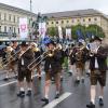 Die Blaskapelle Sielenbach nahm am Trachten- und Schützenumzug zum Oktoberfest teil. Im Bild rechts Kapellmeister Florian Schlemmer und dahinter der Zweite Kapellmeister, Maxi Arzberger.