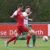 Der SV Wörnitzstein-Berg (mit Alexander Musaeus, in Rot) musste sich vor den heimischen Fans gegen den FC Stätzling klar geschlagen geben. 