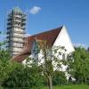 Das Gerüst steht – nun können die Sanierungsarbeiten an der Ehinger Frauenkirche beginnen. 