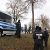 Nach einer Bluttat in Wiedergeltingen suchte die Polizei mit einem Großaufgebot nach der Tatwaffe, einem Messer. Zuvor war in einer Gaststätte ein Mensch an Stichverletzungen gestorben. 