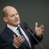 Bundeskanzler Olaf Scholz (SPD), nimmt an der Regierungsbefragung im Bundestag teil. 