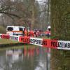 In Bayern wurde eine männliche Leiche aus einem Kanal geborgen.