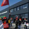 Mitarbeiter des Lauinger Traktorenherstellers SDF streiken