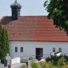 Die Aussegnungshalle auf dem Friedhof in Großkötz ist schon lange sanierungsbedürftig. Jetzt packt die Gemeinde es an. Der Bauausschuss hat Aufträge für Maler- und Zimmererarbeiten vergeben, aber damit ist es nicht getan. Insgesamt sind 60000 Euro eingeplant.  	