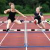 Ab 11. Mai dürfen die Leichtathleten des TSV Burgau (hier Nella Picha und Carolin Brune) wieder im Stadion trainieren. Ein für alle Landkreis-Vereine tragfähiges Konzept für das Üben in der Corona-Krise wird derzeit erarbeitet. 	