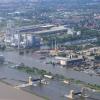 Das teilweise überschwemmte Industriegelände Rothensee in Magdeburg am Sonntag.