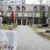 Die Gaststätte Barfüßer am Neu-Ulmer Donauufer ist in die Jahre gekommen. Pächter Eberhard Riedmüller will das ehemalige Offizierskasino abreißen lassen und durch einen Neubau ersetzen. 