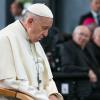Papst Franziskus wirkte bei seinem Irland-Besuch immer wieder berührt durch die Schilderungen von Missbrauchsopfern.  	 	