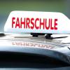 Ein 34-Jähriger ist bei Heimertingen mit seinem Wagen auf ein Fahrschulauto aufgefahren. 
