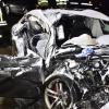 Tödlicher Unfall auf Staatsstraße bei Monheim: Der auf der Beifahrerseite völlig demolierte Wagen des Verursachers.
