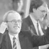 Lothar de Maiziere freut sich 1990 während des Wahlabends über den überwältigenden Sieg der konservativen Allianz für Deutschland (Archivbild vom 18.03.1990). 