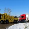 Ein liegen gebliebener Lastwagen blockierte den Kreisverkehr an der Autobahnausfahrt Vöhringen und musste abgeschleppt werden. 	
