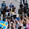 So gefällt wohl allen eine royale Trauung: Die Sonne lachte vom Stockholmer Himmel und der Bräutigam von Prinzessin Madeleine weinte in der Kirche.