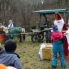 Das Christkind und der Nikolaus übergaben den Kindern bei der Waldweihnacht in Scheuring ihre Geschenke.