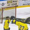 Der ESV Türkheim (gelb-blaue Trikots) steht im zweiten Spiel der Play-off-Serie gegen den DEC Inzell unter Zugzwang.