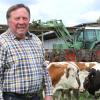 Georg Holzinger war 24 Jahre lang Bürgermeister der Gemeinde Haldenwang. Jetzt möchte er seinem früheren Beruf wieder nachgehen und seinem Sohn Michael in der Landwirtschaft behilflich sein. 	