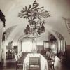 Im Gewölbesaal der Mindelburg war es vor über 100 Jahren schon recht ritterlich. Kronleuchter und ein gemalter Adler schmückten die Decke. 	