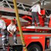 Wie funktioniert die Drehleiter der Feuerwehr Bad Wörishofen? Ausprobieren war ein wichtiger Teil der gemeinsamen Großübung von BRK-Nachwuchs und Feuerwehrjugend. 