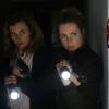 Karin Gorniak (Karin Hanczewski) und Leonie Winkler (Cornelia Gröschel) machen eine entsetzliche Entdeckung: Szene aus dem Dresden-Tatort heute ("Das kalte Haus").