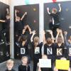 Beim Festakt anlässlich der Einweihung der neuen Kletterwand in der Ruhezone der Grundschule Türkheim führten Schüler der Klasse 3c ihre Kletterkünste vor.
