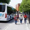 Radfahrer, Fußgänger und Schulbusse - möglichst sicher soll der Verkehr rings ums Meringer Schulzentrum geregelt werden. Mit einem entsprechenden Konzept befasste sich nun der Gemeinderat.