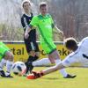 Margertshausens starker Torhüter Thomas Wunn verhinderte bei der 0:3-Heimniederlage gegen den FC Horgau (schwarze Trikots) weitere Gegentreffer für den ersatzgeschwächten SSV. 	