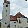 BildZaiertshofenAußenansicht: Die Sankt-Agatha-Kirche in Zaiertshofen.

BildZaiertshofenSchädenAußen1, 2,3: Wie die Bilder zeigen, muss die Außenfassade der Kirche dringend saniert werden. 

BildZaiertshofenTurm: Das Dach von Kirche und auch Turm hier im Bild ist ebenfalls sanierungsbedürftig.

BildZaiertshofenBrunnoSchregle: Der nördliche Seitenanbau der Kirche hat sich gesenkt. Brunno Schregle zeigt auf einen Riss, der sich dadurch gebildet hat. 

BildZaiertshofenInnen: Ganz anderes als der Außenanblick präsentiert sich das Innere des Gotteshauses. Der Altarraum ist modern gestaltet, die Farben an den Wänden erscheinen frisch, die Farbtöne angenehm. Hier fand vor rund 20 Jahren eine Innensanierung statt.

Bilder: Zita Schmid