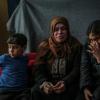 Die 46-jährige Safa Makdah ist mit ihren Kindern aus Syrien geflohen und verfolgt in einem libanesischen Flüchtlingslager zunehmend verzweifelt die Lage in ihrem Heimatland.