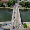 An der Gänstorbrücke über die Donau werden demnächst Hilfsstützen für den Neubau errichtet. Das teilte die Stadt Ulm mit. 