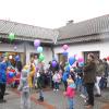 Luftballons mit guten Wünschen für die neue Kindergartengruppe stiegen gen Himmel: Es war einer der Höhepunkte bei der Einweihung am Freitag. 