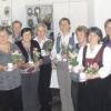 Die Geehrten: Bei einer Feier zum 20-jährigen Bestehen des Holzheimer Frauenbundes wurden zahlreiche Gründungsmitglieder ausgezeichnet.  