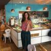 Eva Huber schließt ihr Café Seelenzeit in Mering. Der Ausverkauf startet am Donnerstag.