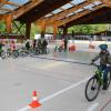 Am Freitagvormittag durften Viertklässler der Grundschule Senden als erste in der Eislaufanlage Verkehrsregeln üben.  	