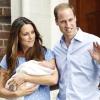 Prinz William und seine Frau Kate gewähren der Öffentlichkeit einen ersten Blick auf das Baby.