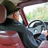 Senioren können künftig ihren Führerschein gegen ein Gratis-Nahverkehrsticket eintauschen.  	