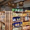 In dem neuen Geschäft in Horgau werden zum großen Teil Produkte aus der Region angeboten. Waren wie Kokosraspeln müssen aber von weiter her importiert werden. 