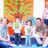 Das sind die tüchtigen Gärtner aus der Kindertagesstätte St. Martin in Illerberg. Von links: Gartenpfleger Wolfgang Langhans, Tommy Pechtold, Lena Maria Zanker, zweiter Vorsitzender Heinrich Miller und Vereinsvorsitzender Erwin Böck. Nicht im Bild die Siegerin Hannah-Sophia Günzer. Foto: ub