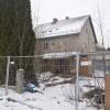 Anstelle dieser Hausruine an der Karwendelstraße hätte eine neue Kindertagesstätte entstehen sollen. Der Königsbrunner Bauausschuss hat die Planungen nun aber gestoppt.