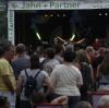 Die Band "The O’Reillys and the Paddyhats" eröffnete das Festival Sommer am Kiez auf dem Helmut-Haller-Platz im Augsburger Stadtteil Oberhausen.