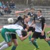 In einem sehr intensiven Spiel setzte sich der FC Horgau mit 2:1 gegen den SSV Margertshausen durch. Hier behaupten sich Lorenz Egle, Manuel Hemm, Fabian Tögel und Manuel Schmid (von links) gegen Stefan Holl (links). 
