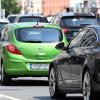Die steigende Zahl an Autos sorgt für mehr Autoverkehr auf den Augsburger Straßen.  	