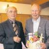 Manfred Nozar (links) dankte Jubilar Gustav Mensch für seine 60 Jahre Vereinsmitgliedschaft. 