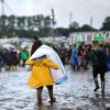 Auf den Wegen versinken die Festivalbesucher in Wacken oft bis über die Knöchel im Matsch.